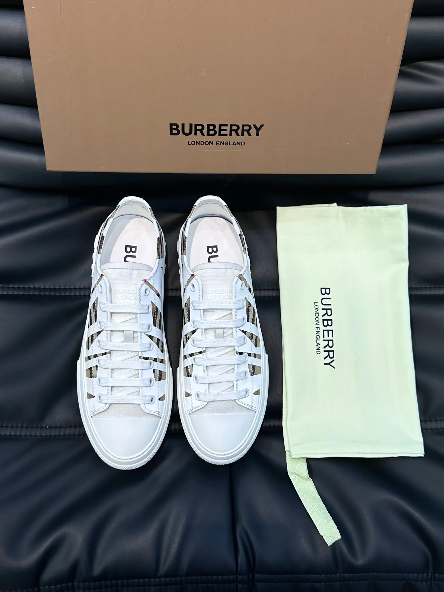 Men's shoes 💰p400 "BURBERR*" men's classic low-top sneakers, reinterpreted with Vintage retro plaid cotton material and decorated with a new brand logo. First-layer sheepskin lining, embossed Burberry lettering logo on the heel, T men's shoes 💰pU original outsole! Size: 38-44 (45 customized)